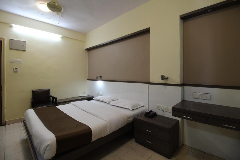 Hotel Samrat Mumbai Room photo